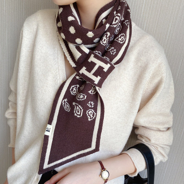 Knitted Wool Scarf In Autumn And Winter